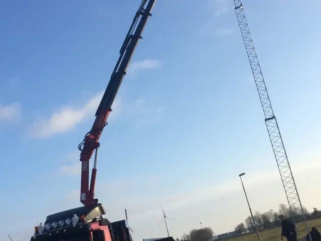 Högt lyft med kranbil