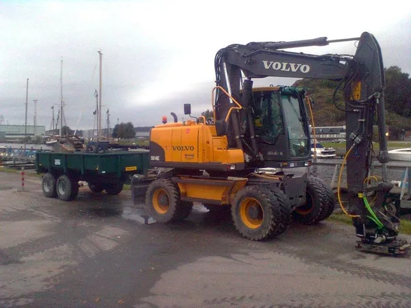Volvo EW140C med kärra