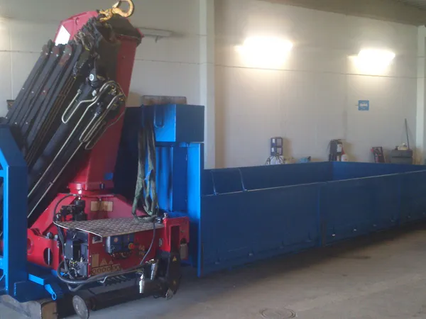 Kranflak med 28 tons kran